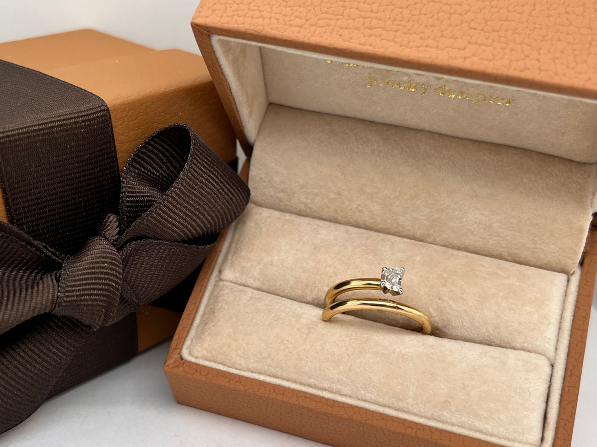 Ring 18kt Gold Spring Moon Shape Diamond cts – Albert Hern