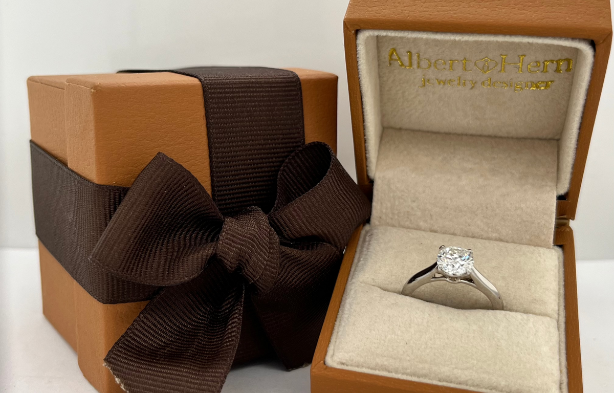 Ring Cartier 1895 Solitaire Engagement ct GIA F VVS1 Round Diamond in Platinum