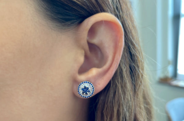 Earrings 18kt White Gold Center-Border Blue Sapphires & Diamonds Pizza