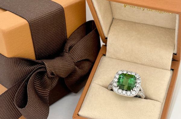 Ring 18kt Gold Green Tourmaline & Diamonds