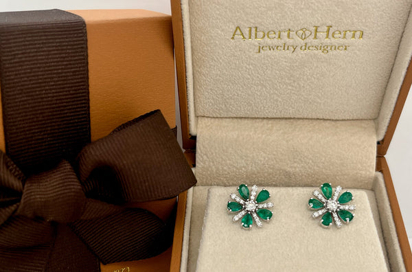 Earrings 18kt White Gold Flowers Pear Emeralds & Diamonds