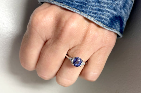 Ring Platinum No-Heated GIA Blue Sapphire & 2 Trillion Diamonds