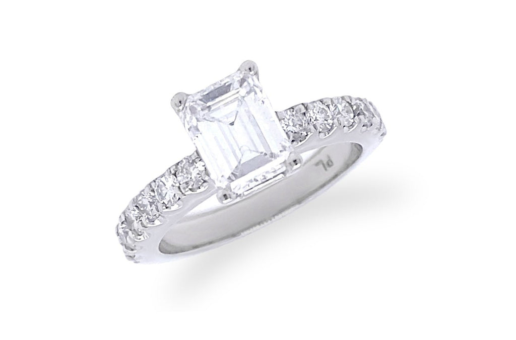 Ring Platinum Emerald Cut with 12 Diamonds D VVS2 GIA - Albert Hern Fine Jewelry