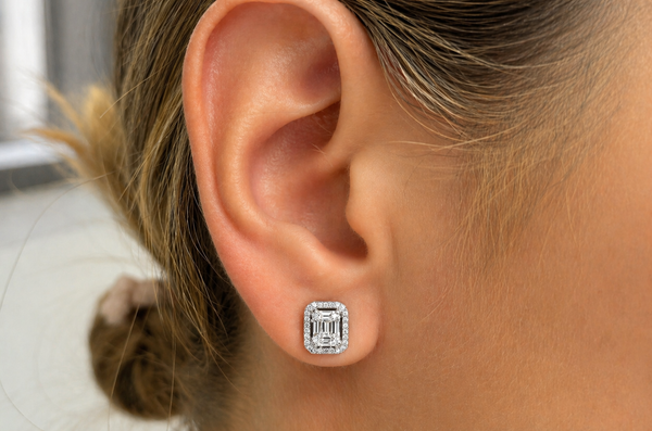 Earrings 18kt White Gold Emerald Illusion Diamonds Halo Studs