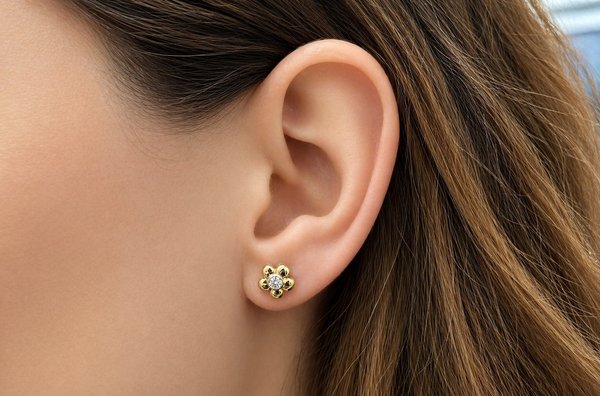 Mini Earrings 18kt Gold Flower & Bezel Diamond Studs