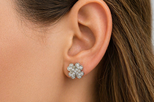 Earrings 18kt Gold Clovers with Diamonds Studs