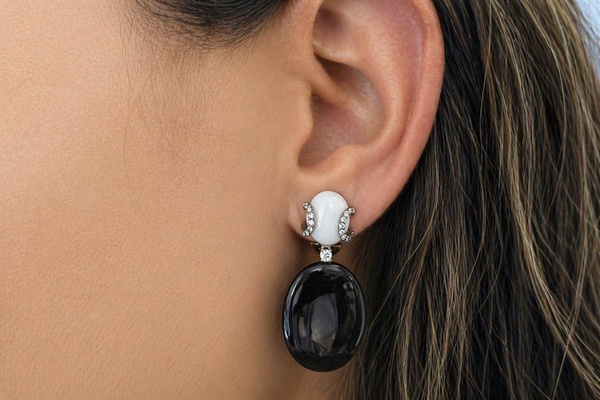 Earrings 18kt Gold Onyx & White Agatha Diamonds