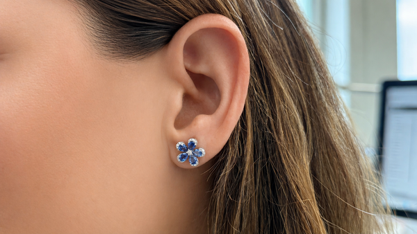 Earrings 18kt Gold Flowers Sapphire & Diamonds Studs