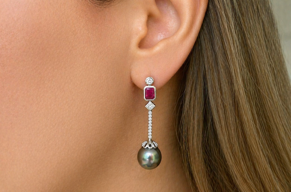 Earrings 18kt Gold Tahití Pearls with Rubies & Diamonds