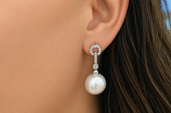Earrings 18kt White Gold Dangle South Sea Pearl & Diamonds