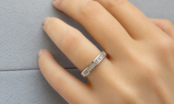 Ring 14kt White Gold Half Band Channel Setting 10 Diamonds 0.33 carats