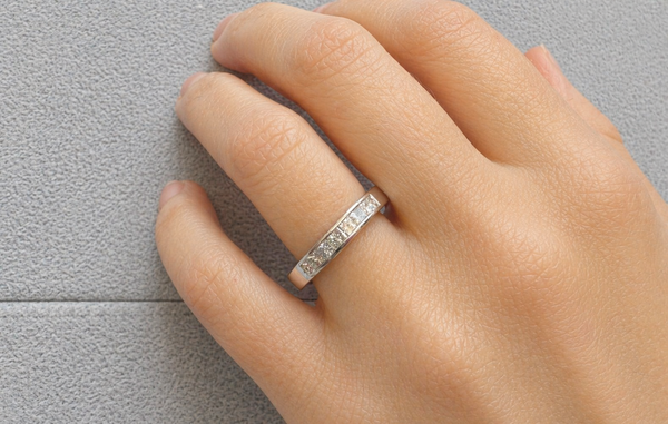 Ring 14kt White Gold Half Band Channel Setting 7 Diamonds 0.52 carats
