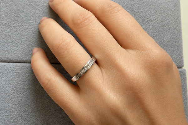 Ring 14kt White Gold Half Band Channel Setting 9 Diamonds 0.30 carats