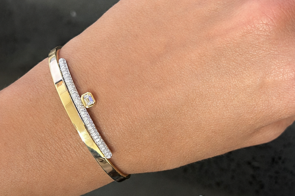 Bracelet 18kt Gold Emerlad Cut & Round Diamonds Bangle