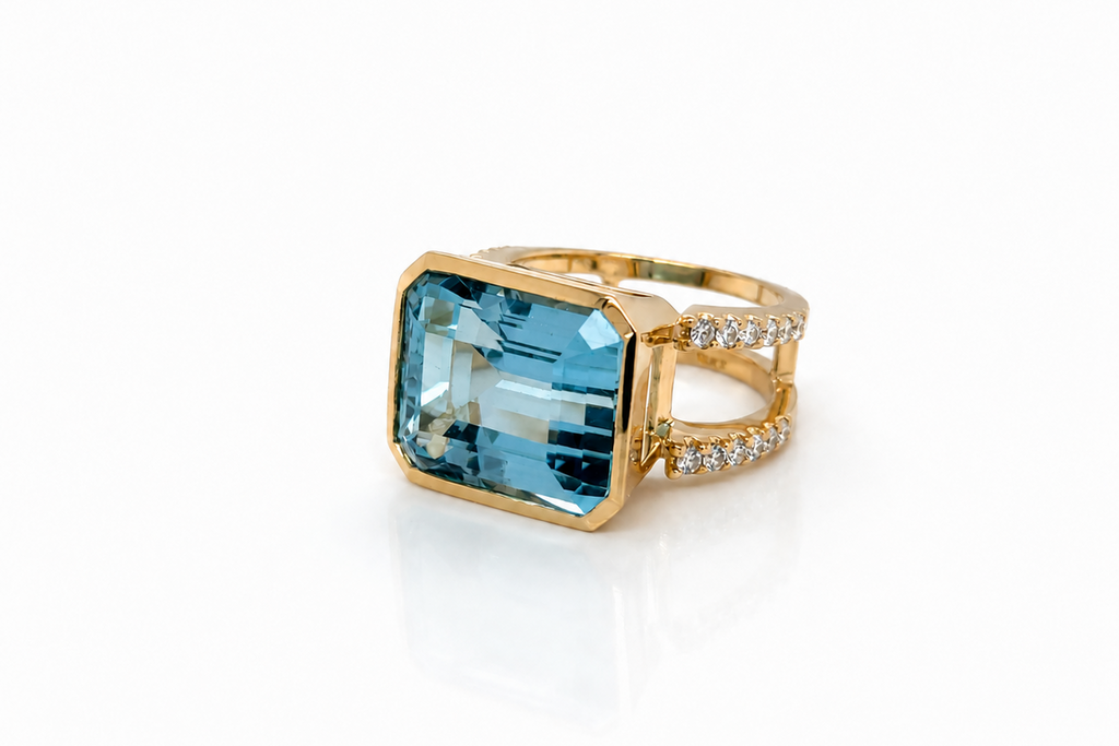 Ring 18kt Gold GIA Aquamarine & Diamonds Split Shank
