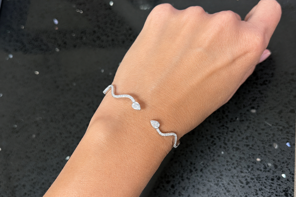 Bracelet 14kt White Gold Diamonds Open Bangle