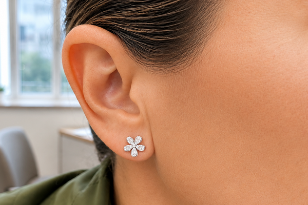 Earrings 18kt Gold Five Petals Diamonds Stud