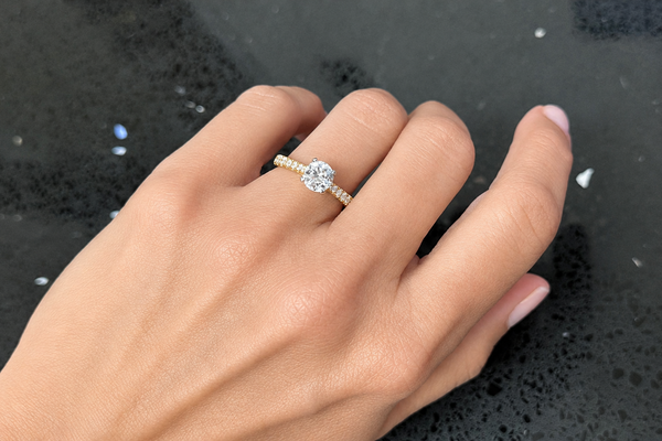 Ring 18Kt Gold Round Diamond 1.05cts GIA K-SI2 & Pave