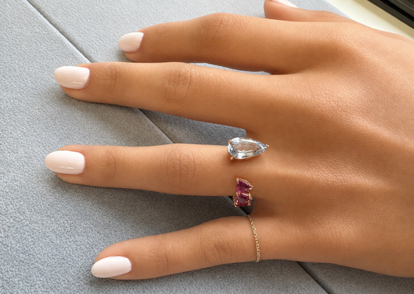 Ring 18kt Gold Pear Sapphire & Trillion Rubellite