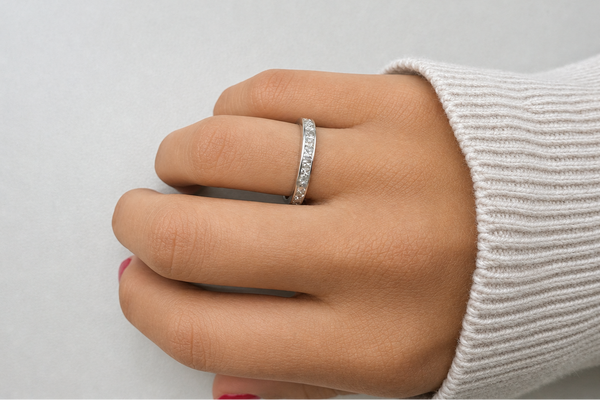 Ring 18kt White Gold & Princess Cut Diamonds (0.98 carats) Eternity
