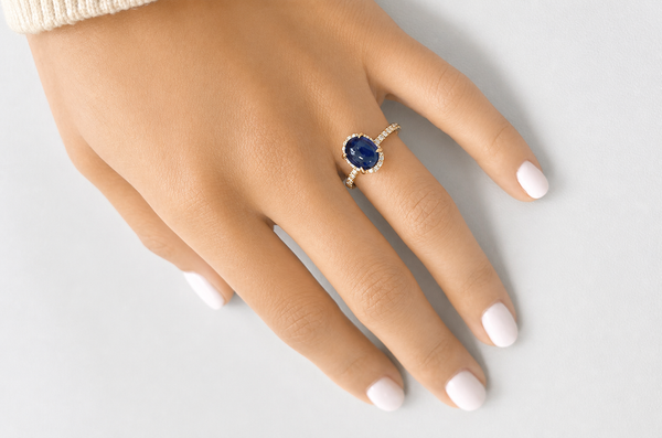 Ring 18kt Gold Oval Blue Sapphire Cabochon & Diamonds