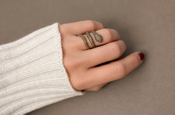 Ring 18kt Gold Snake Yellow Diamonds and Ruby
