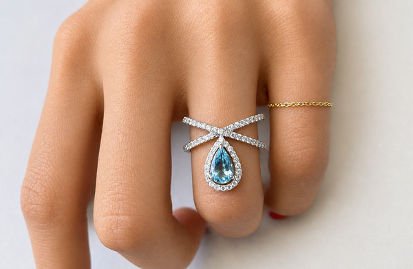 Ring 18kt White Gold Aquamarine and Diamonds Criss Cross