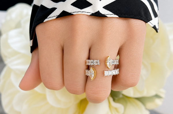 Ring 18kt Mixed Gold Open Carre & Marquise Diamonds