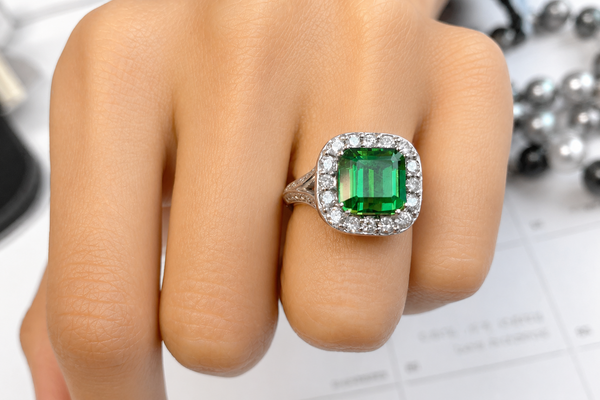 Ring 18kt Gold Green Tourmaline & Diamonds