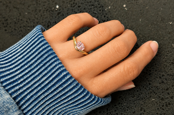Ring 18kt Yellow Gold & Oval Lab Fancy Pink Diamond