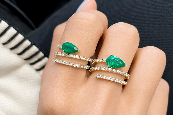 Ring 18kt Gold Spring Pear Shape Emerald 1.24cts & Diamonds