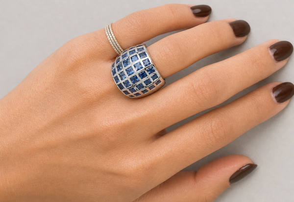 18Kt White Gold Ring with 35 Blue Sapphire 6.10 cts