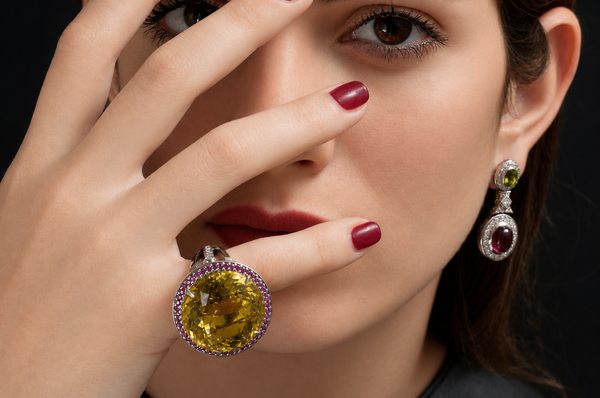 Ring 18kt Gold Lemon Citrine with Diamonds & Sapphires