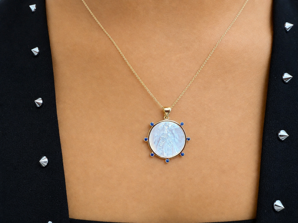 Necklace 18kt Gold Mother Pearl Sapphires Medal Pendant