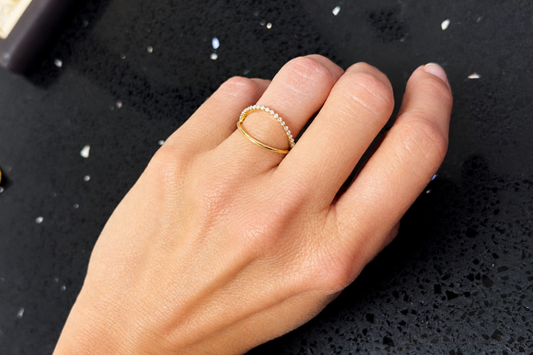 Ring 14kt Yellow Gold Round Diamonds Double Curved Band