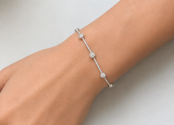 Bracelet 14kt White Gold Diamonds and Halo Diamonds