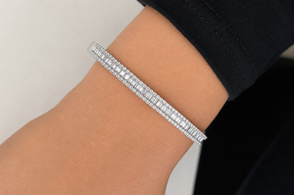 Bracelet 18kt Gold Baguette & Round Diamonds Bangle