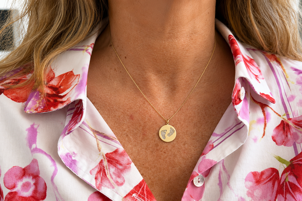Pendant 14kt Yellow Gold baby footprints Diamonds