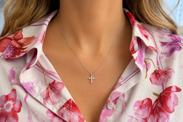 Necklace 14kt Gold & Round Diamonds Cross