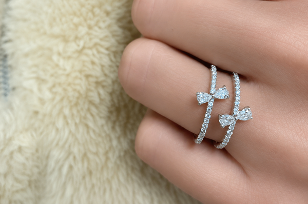 Ring 14kt White Gold & Ribbon Pear Diamonds