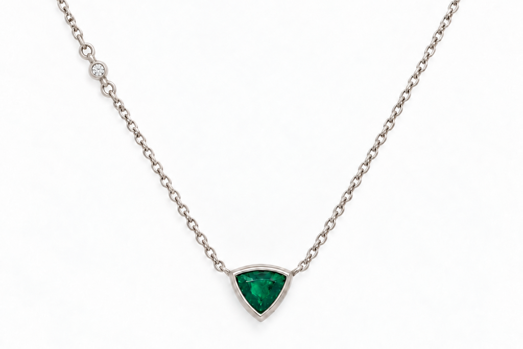 Necklace 14kt White Gold with Central Trillion Emerald 0.45 carats