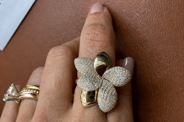 Ring 14 kt Gold Flower Petal Diamond
