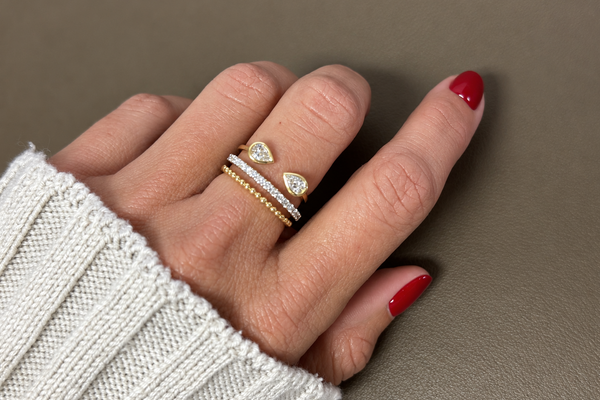 Ring 18kt Gold Spring Pear Shape & Round Diamonds