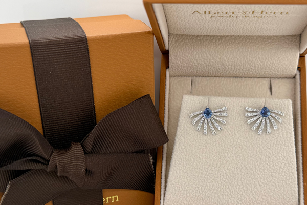 Earrings 18kt White Gold Sapphire and Round Diamonds Stardusts