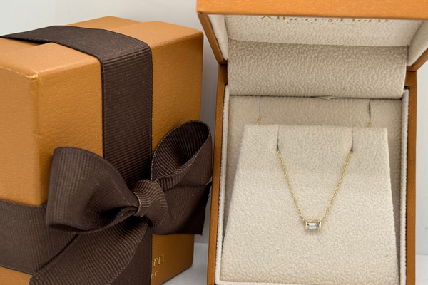 Necklace 14kt Yellow Gold with emeral diamond 0.20 cts