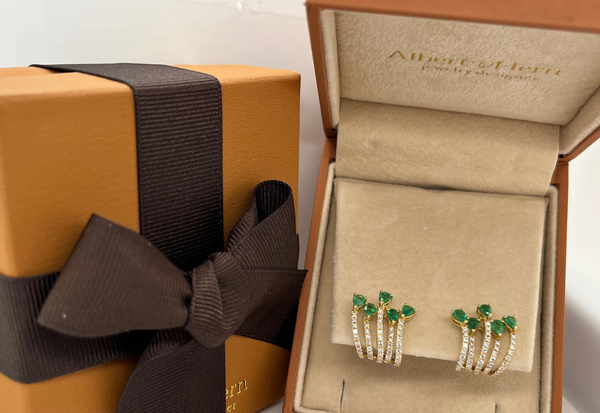 Earrings 18kt Gold Pear Emeralds & Round Diamonds Lobe Studs