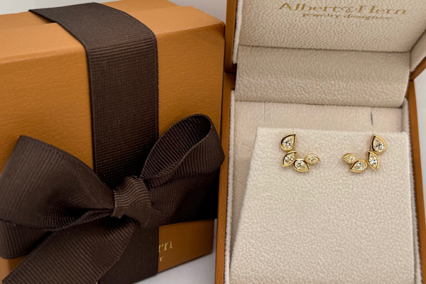 Earrings 18kt Yellow Gold Marquises and Pearls Yellow Diamonds