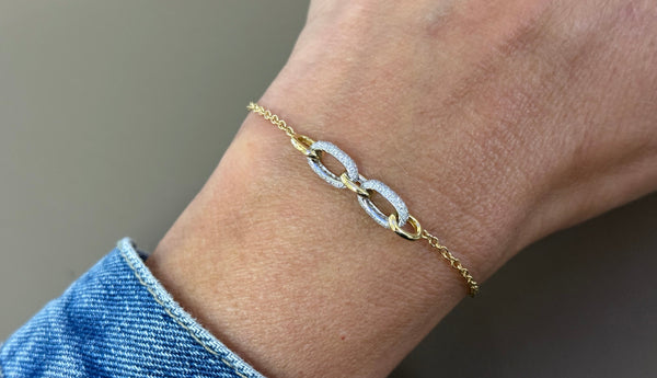 Bracelet 18kt Gold Chain Interlocking Links with Diamonds