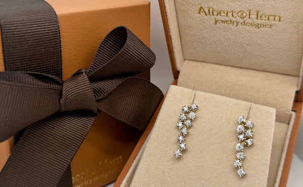 Earrings 18kt Yellow Gold and 0.36 cts Diamonds Drops