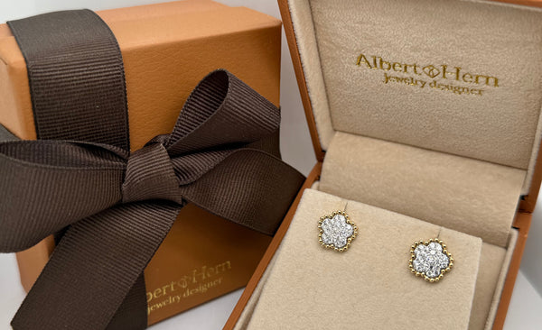 Earrings 18Kt Gold flowers shape with Diamonds